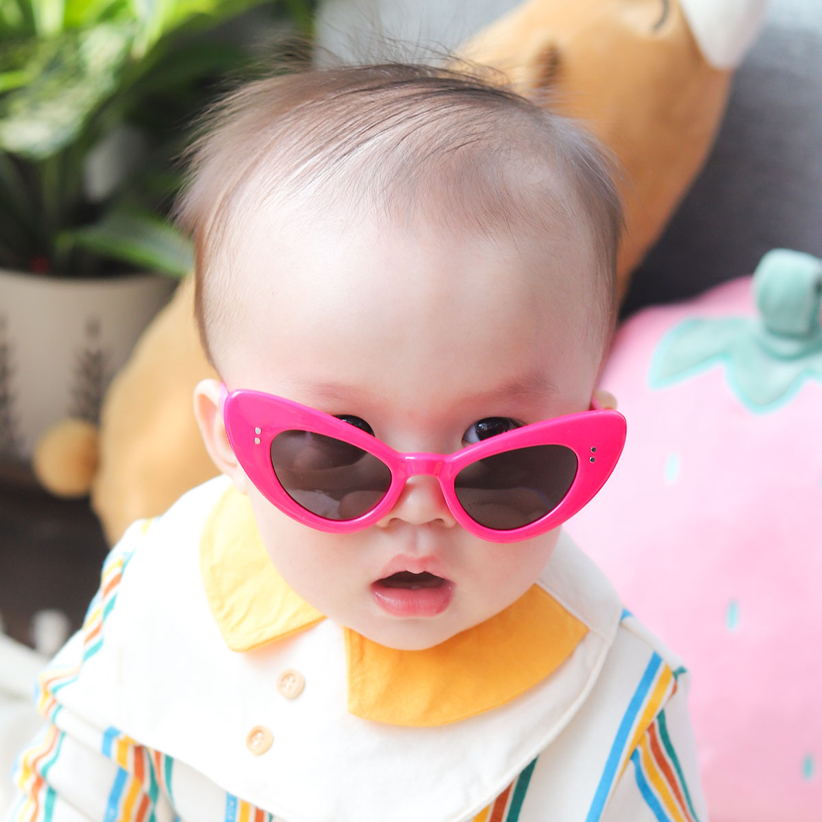 Fashion Trendy Pink Cat-eye Sunglasses for Kids with 100% UV Protection and Durable Frames